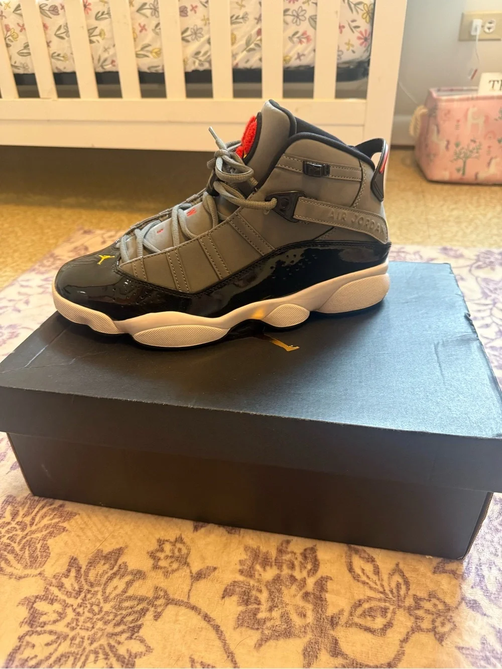 Jordans 6 Rings smoke gray/university gold